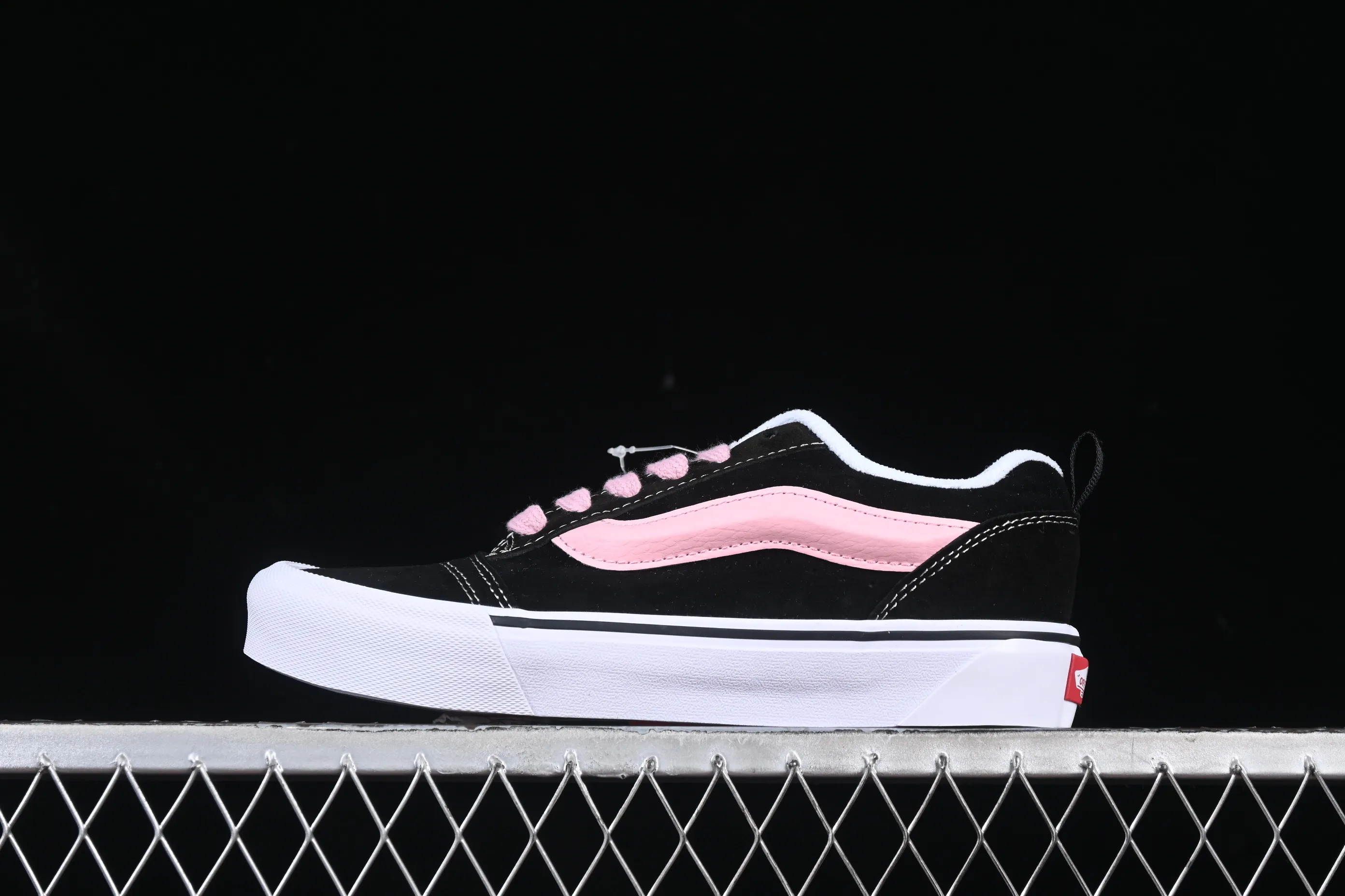 All categories Vans Vans series Vans Low Vans low-top Vans Knu Skool black and pink color comfortable and fashionable non-slip wear-resistant low-top casual sneakers VN0009QCB9P